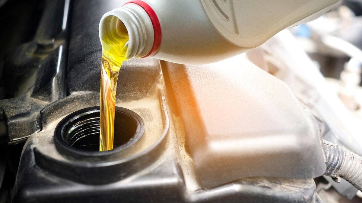 Картинка заливка масла в двигатель cummins