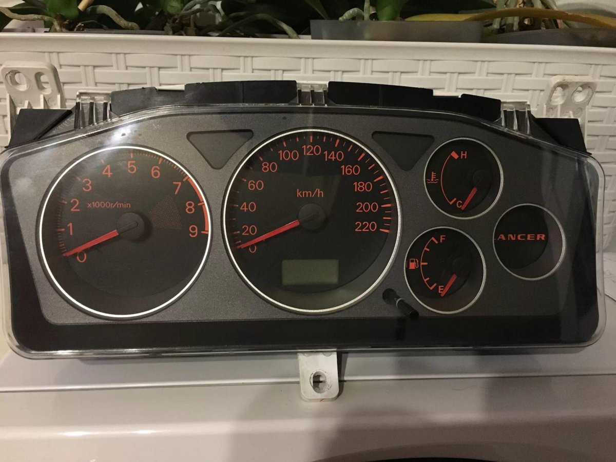 Приборная панель Лансер 9