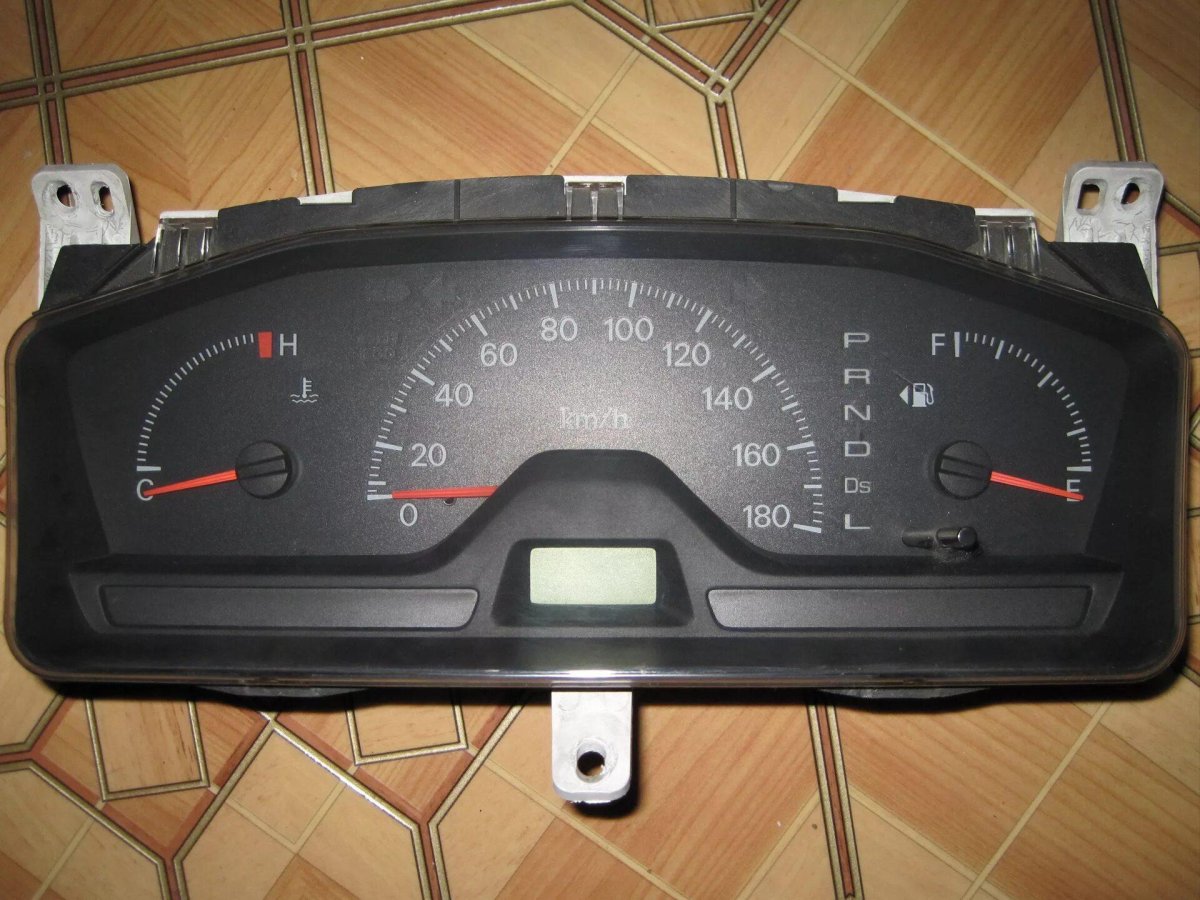 Mitsubishi Lancer 9 приборная панель