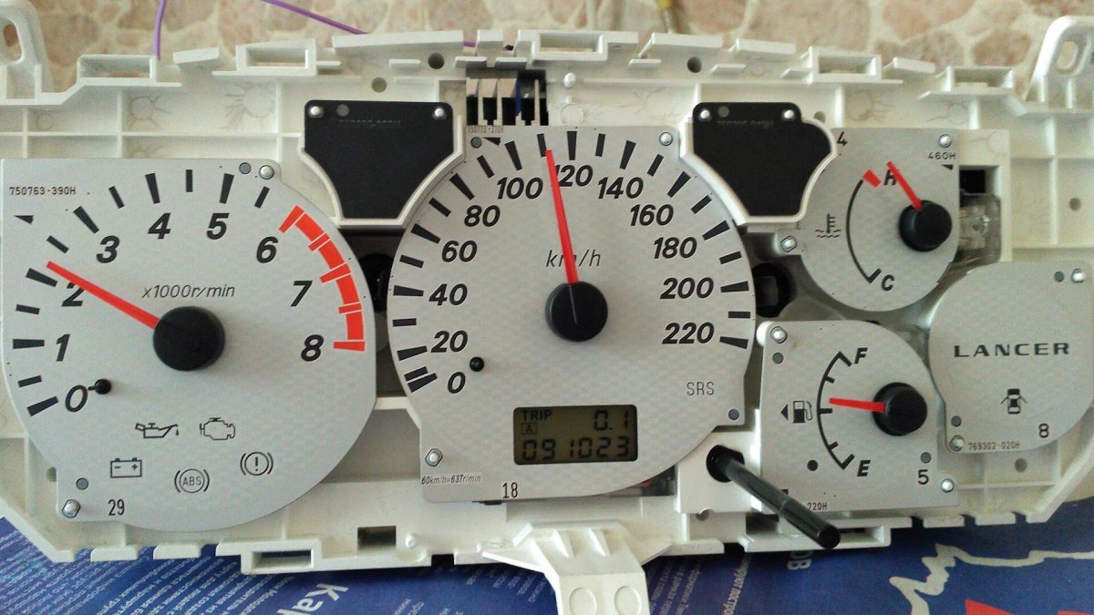 Панель приборов Mitsubishi Lancer 9