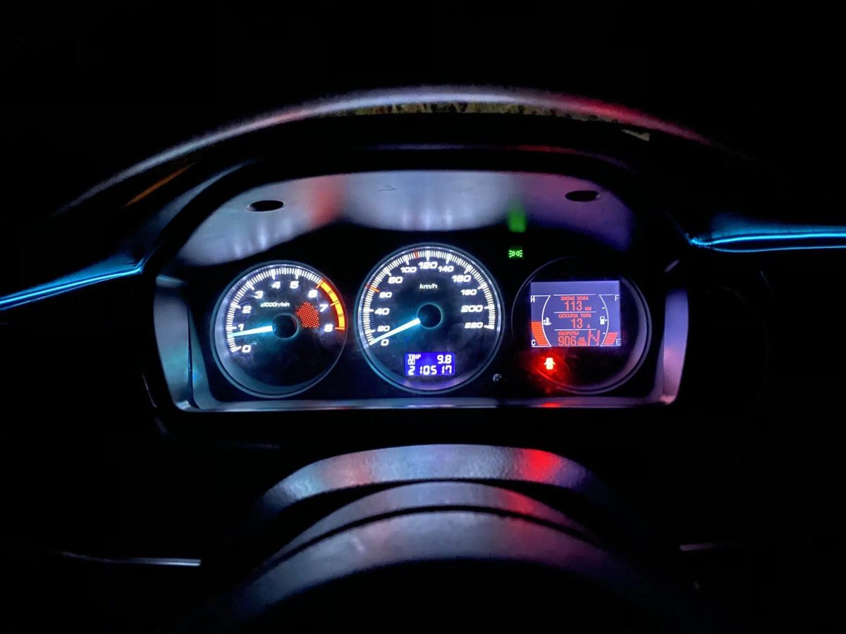 Mitsubishi Lancer приборная панель