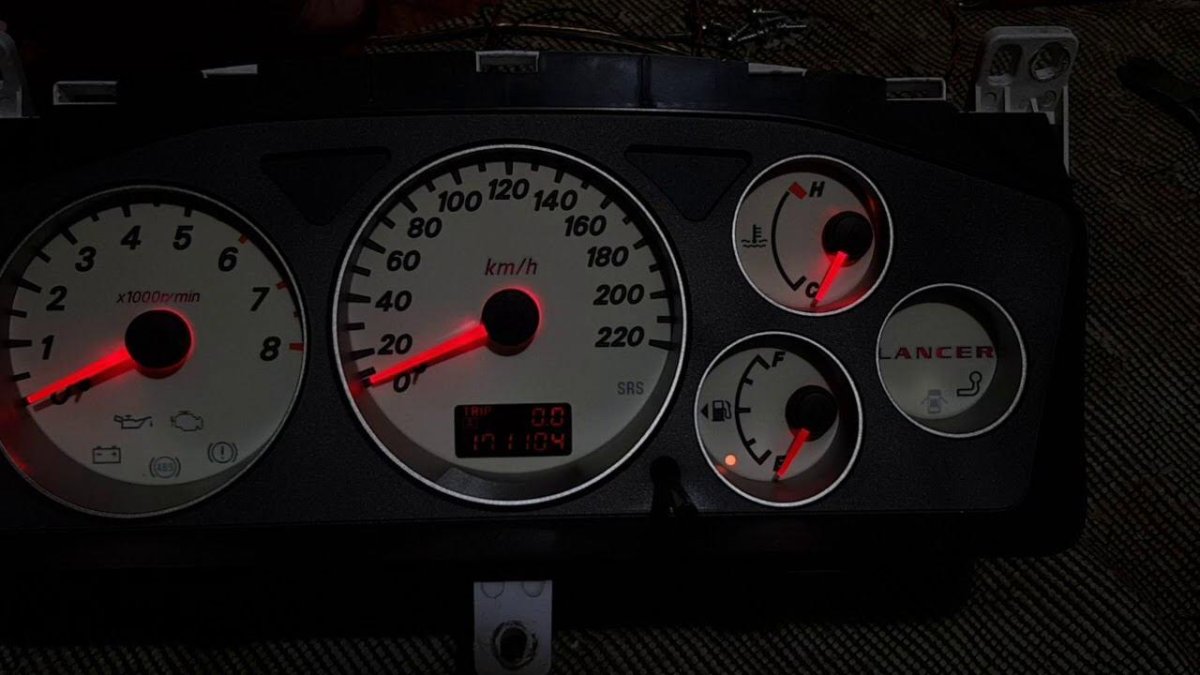 Панель приборов Mitsubishi Lancer 9