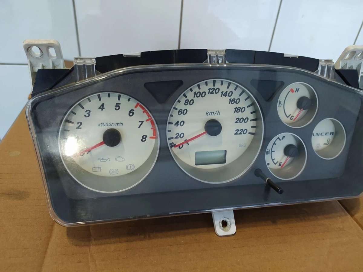 Приборная панель Лансер 9