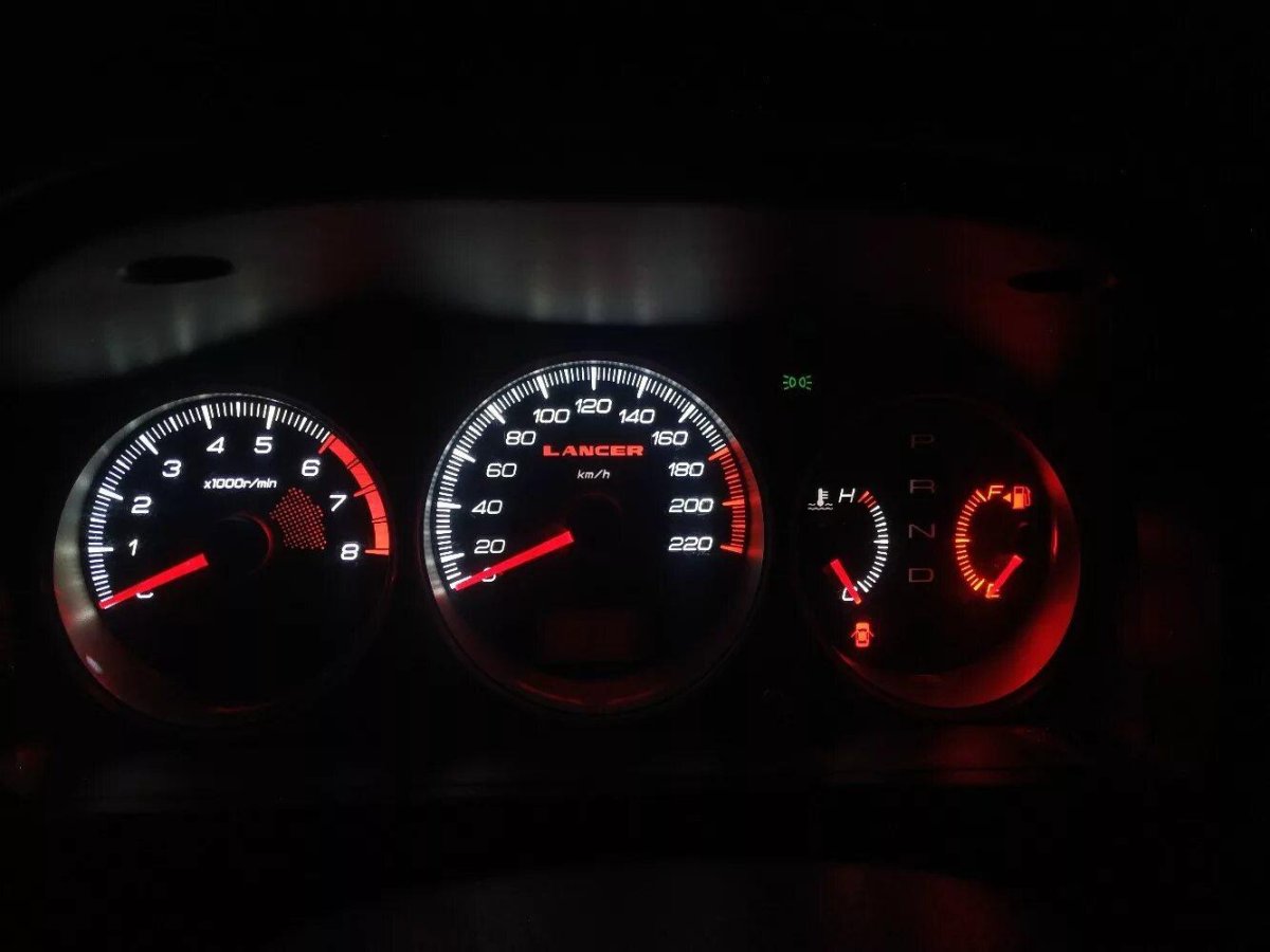 Приборная панель Мицубиси Лансер 9