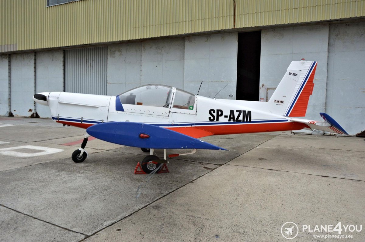 Злин 142 самолет