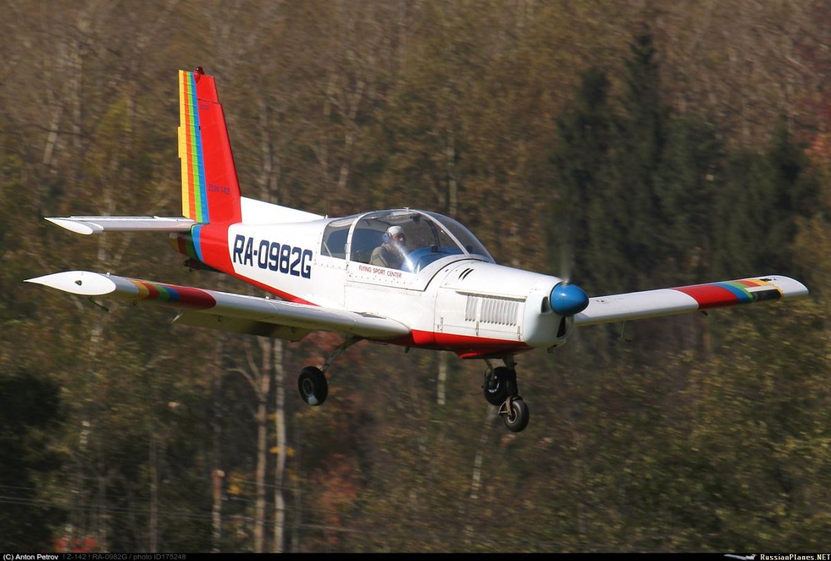 Самолет Zlin z 142