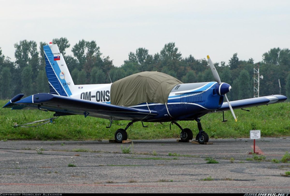 Zlin 242