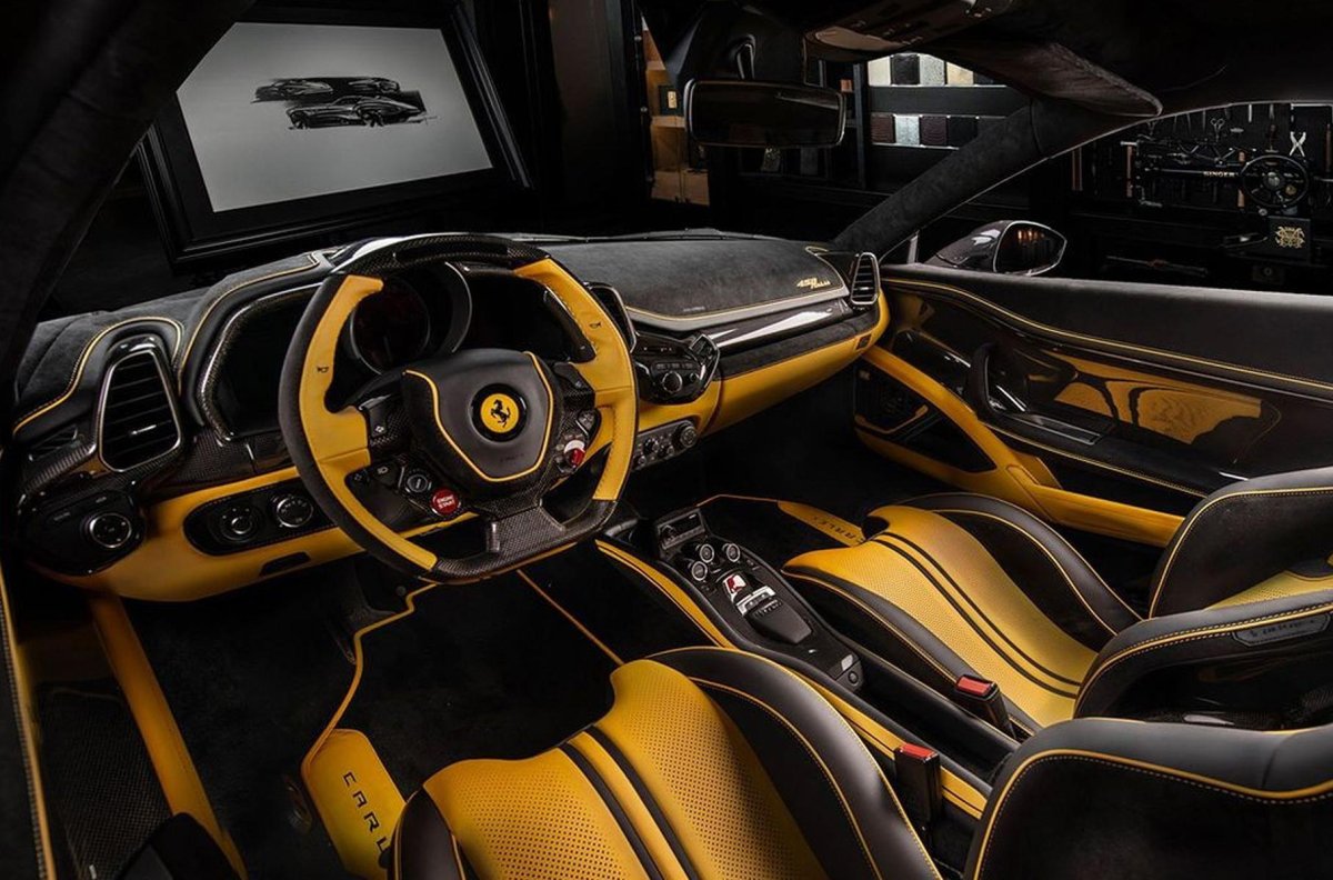 Феррари 458 Италия салон