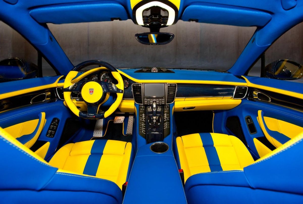 Порше Панамера желтый