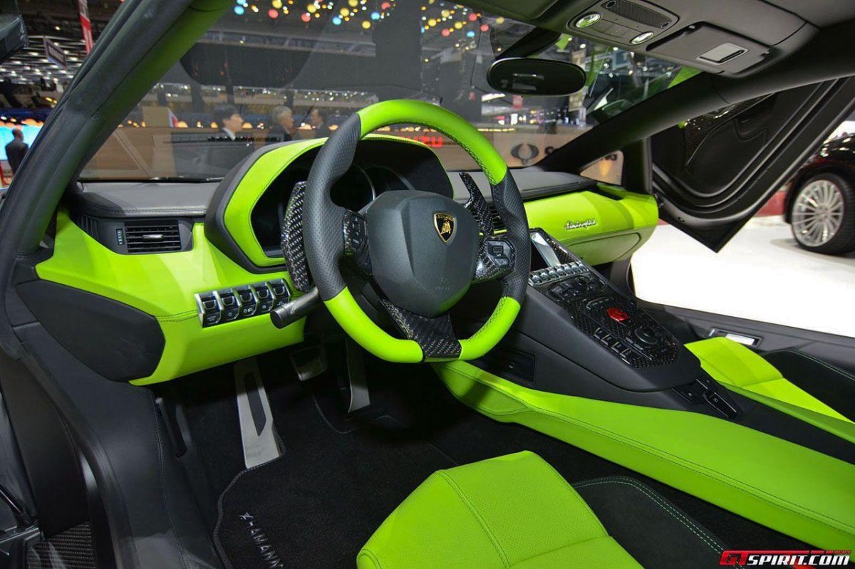 Ламборгини авентадор зеленый салон