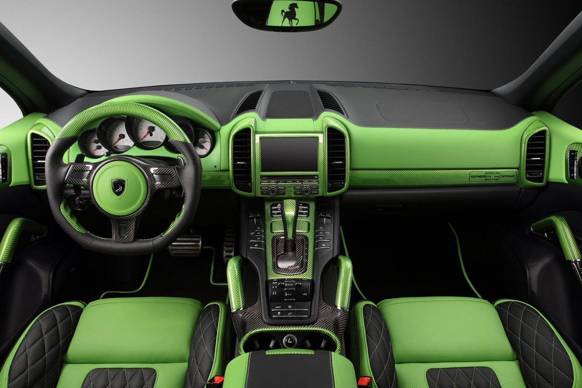 Порше Кайен зеленый салон