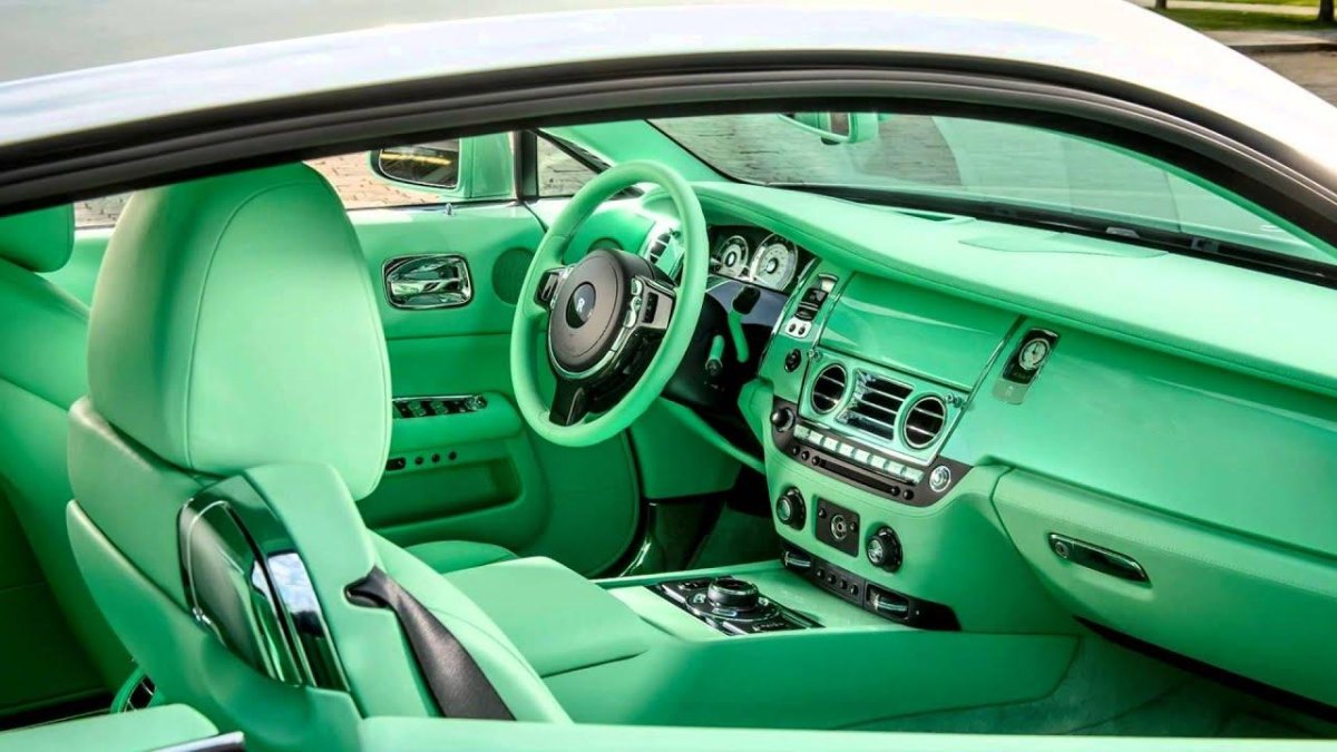 Rolls-Royce Wraith зеленый