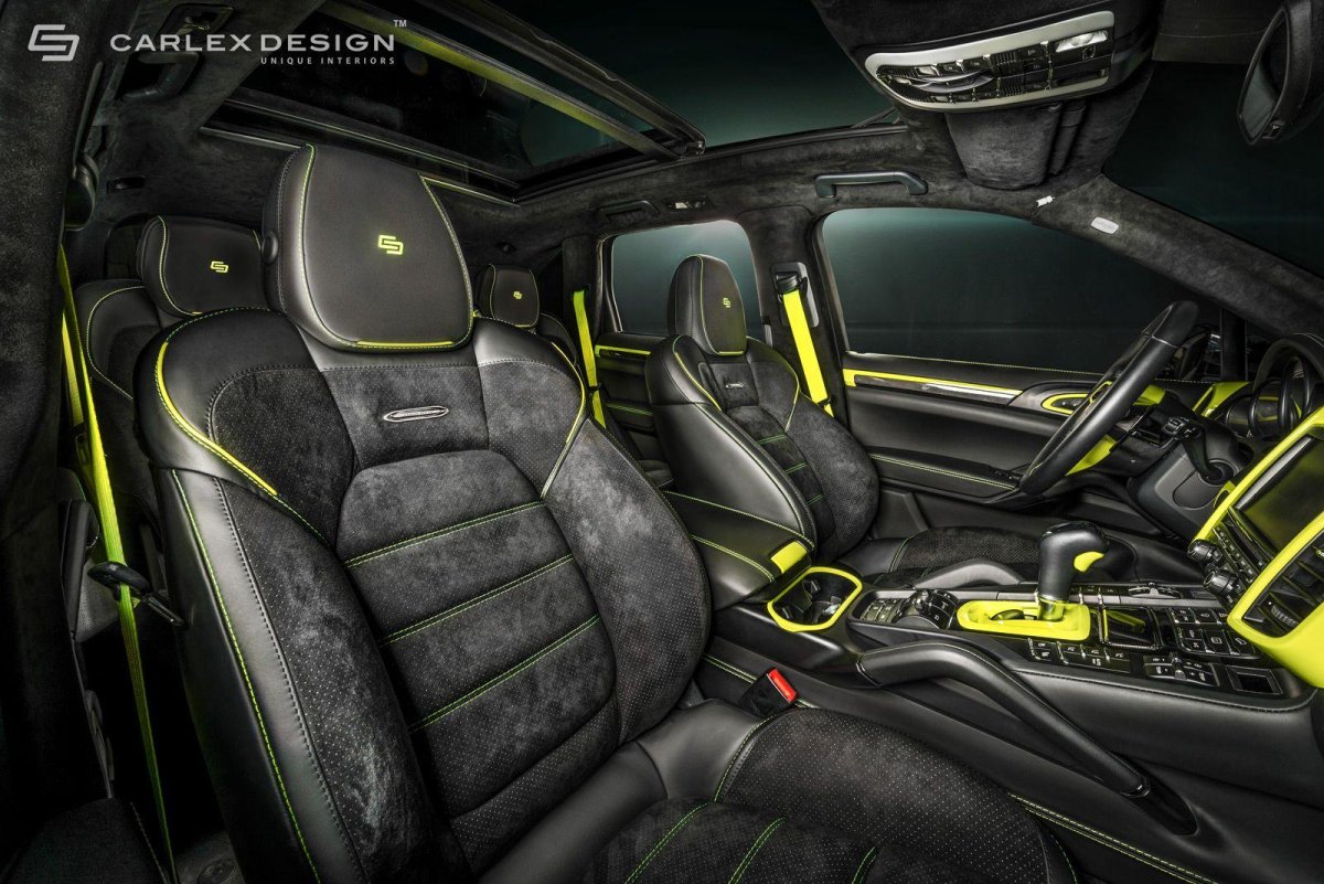 Желтый салон Porsche Cayenne 958