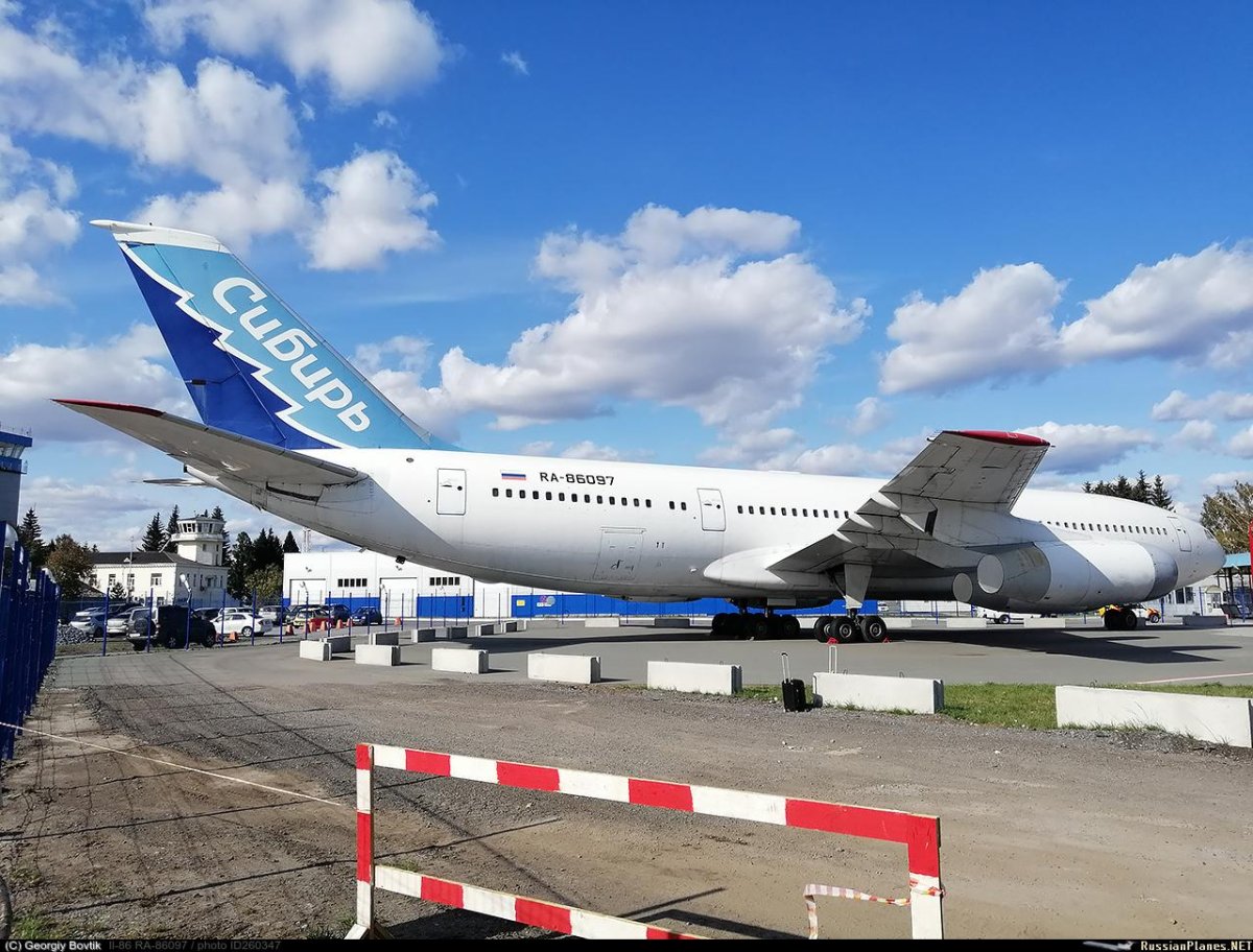 Самолёт Сибирь ил 86 Толмачево