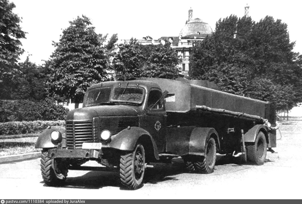 ЗИС 150 тягач