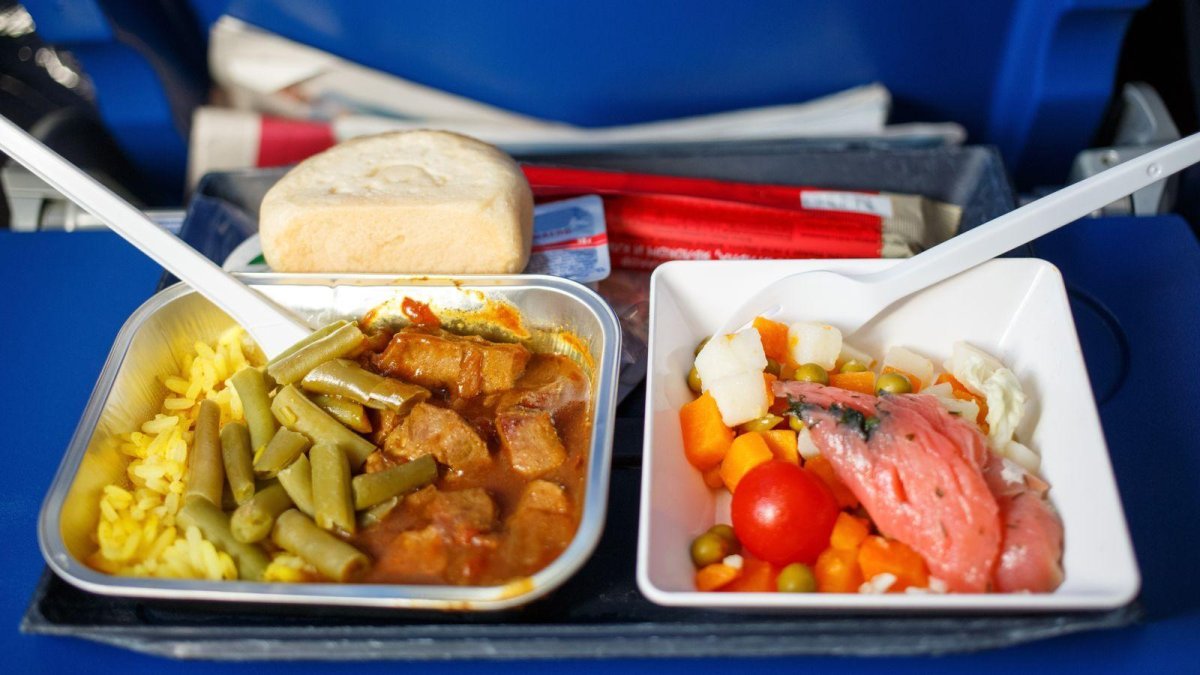 Питание в самолете Emirates