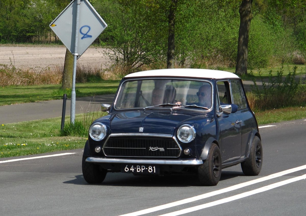 Мини Купер 1300