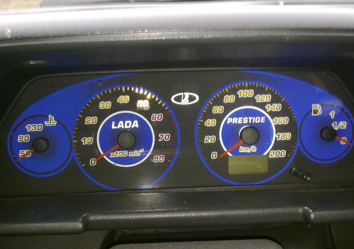 Синяя приборная панель ВАЗ 2110