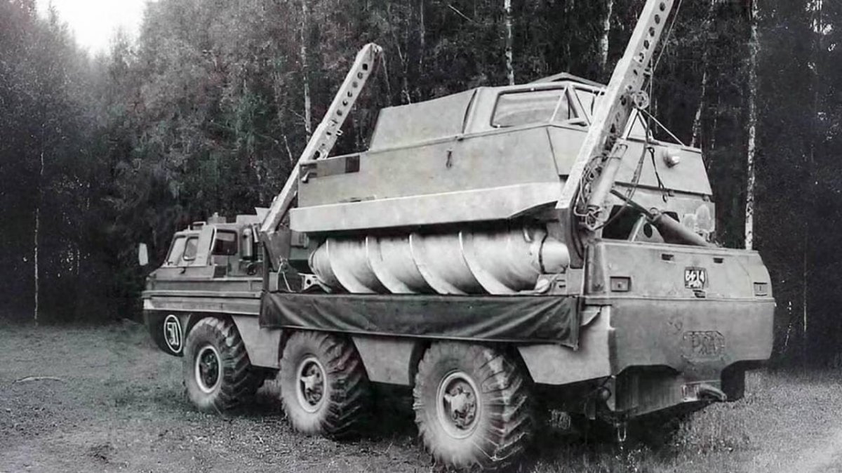 Шнекороторный вездеход ЗИЛ-4904