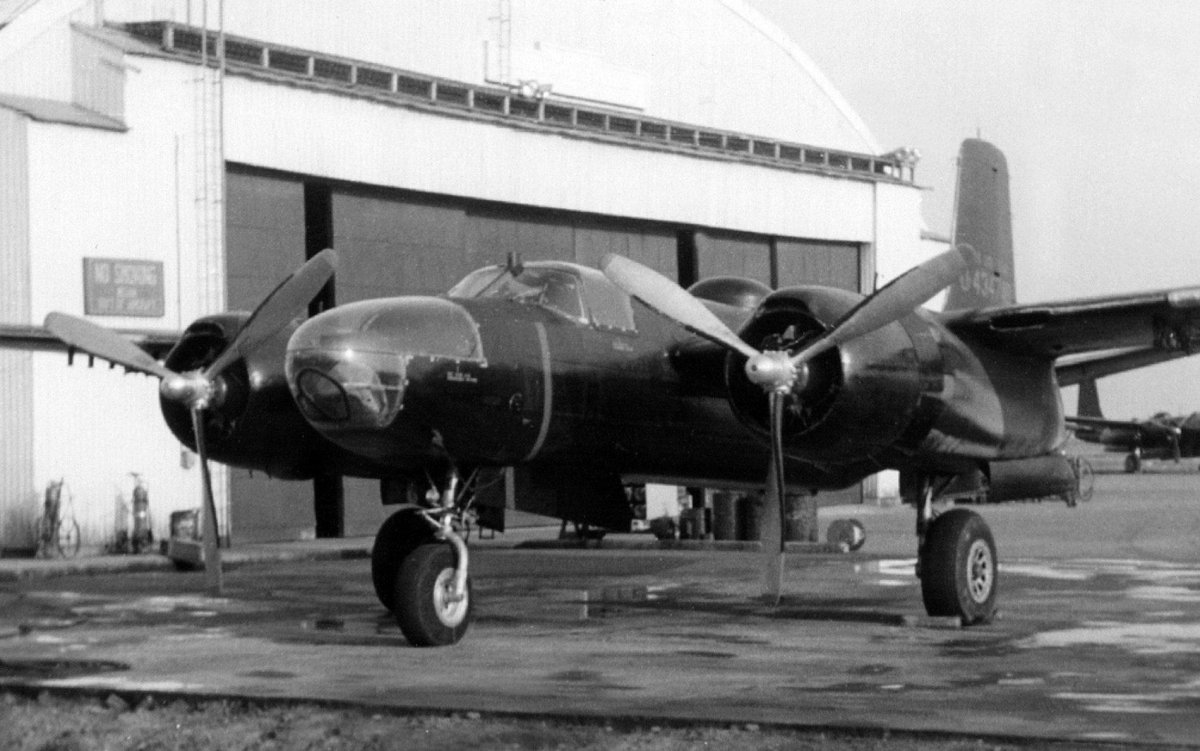 Самолет RB-66b