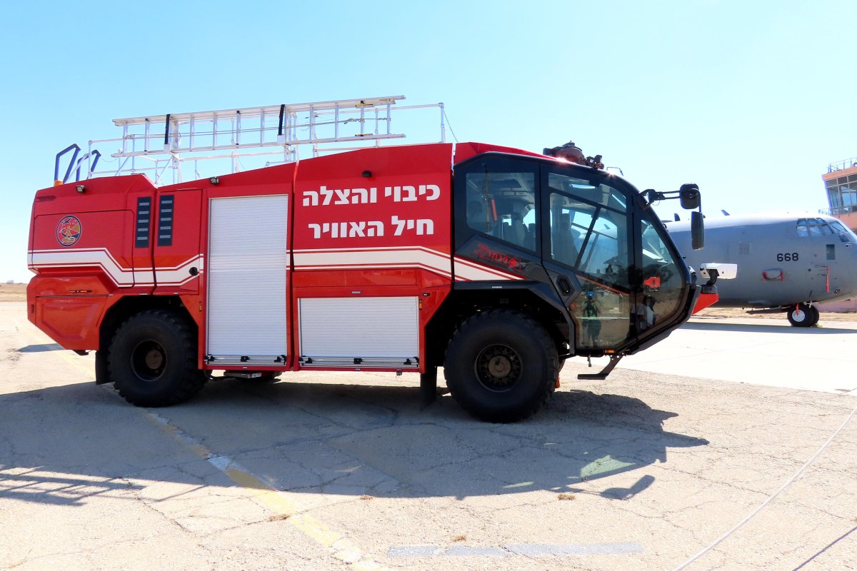 Пожарная машина аэропорта Rosenbauer Panther