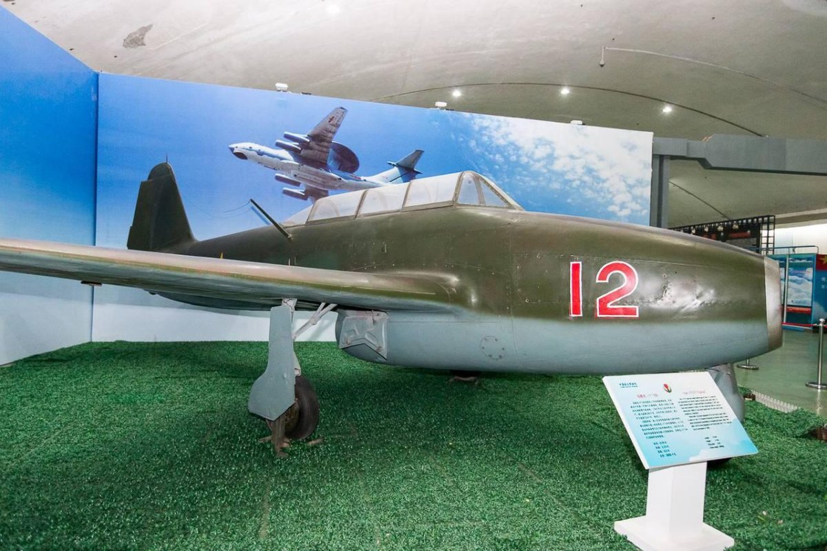 Первые реактивные истребители