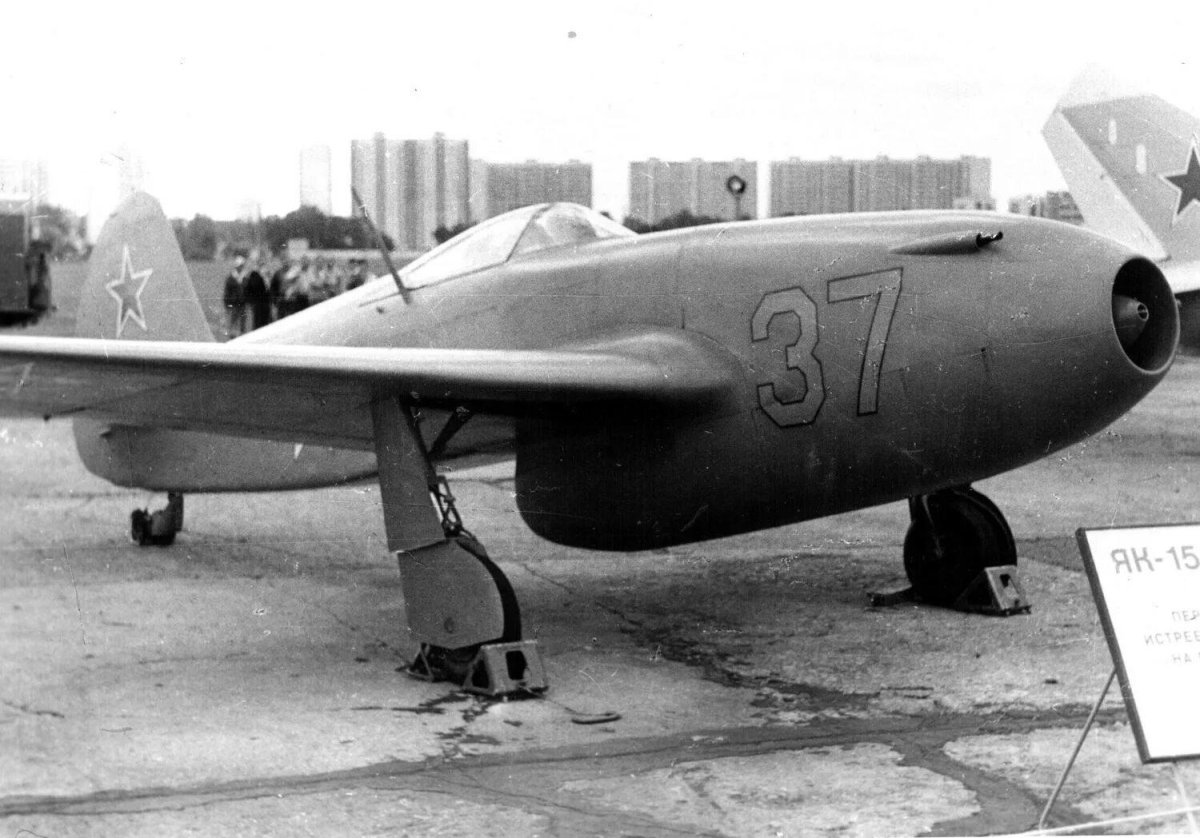 Як-15 реактивный самолёт