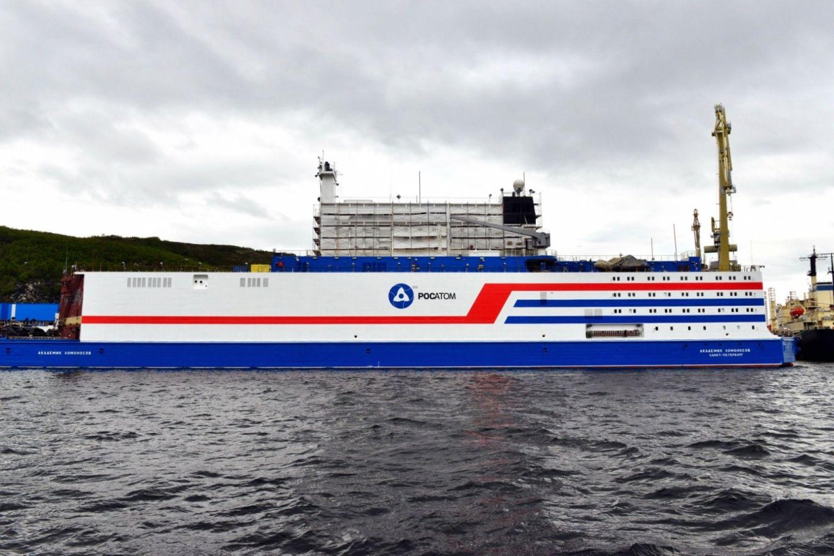 Плавучая станция академик Ломоносов