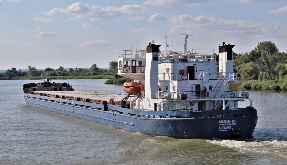 Корабль танкер