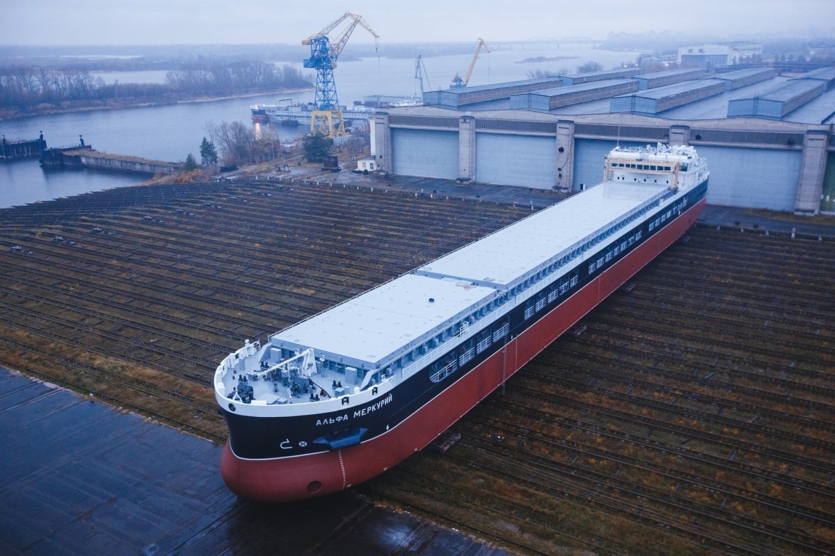 Сухогруз красное Сормово