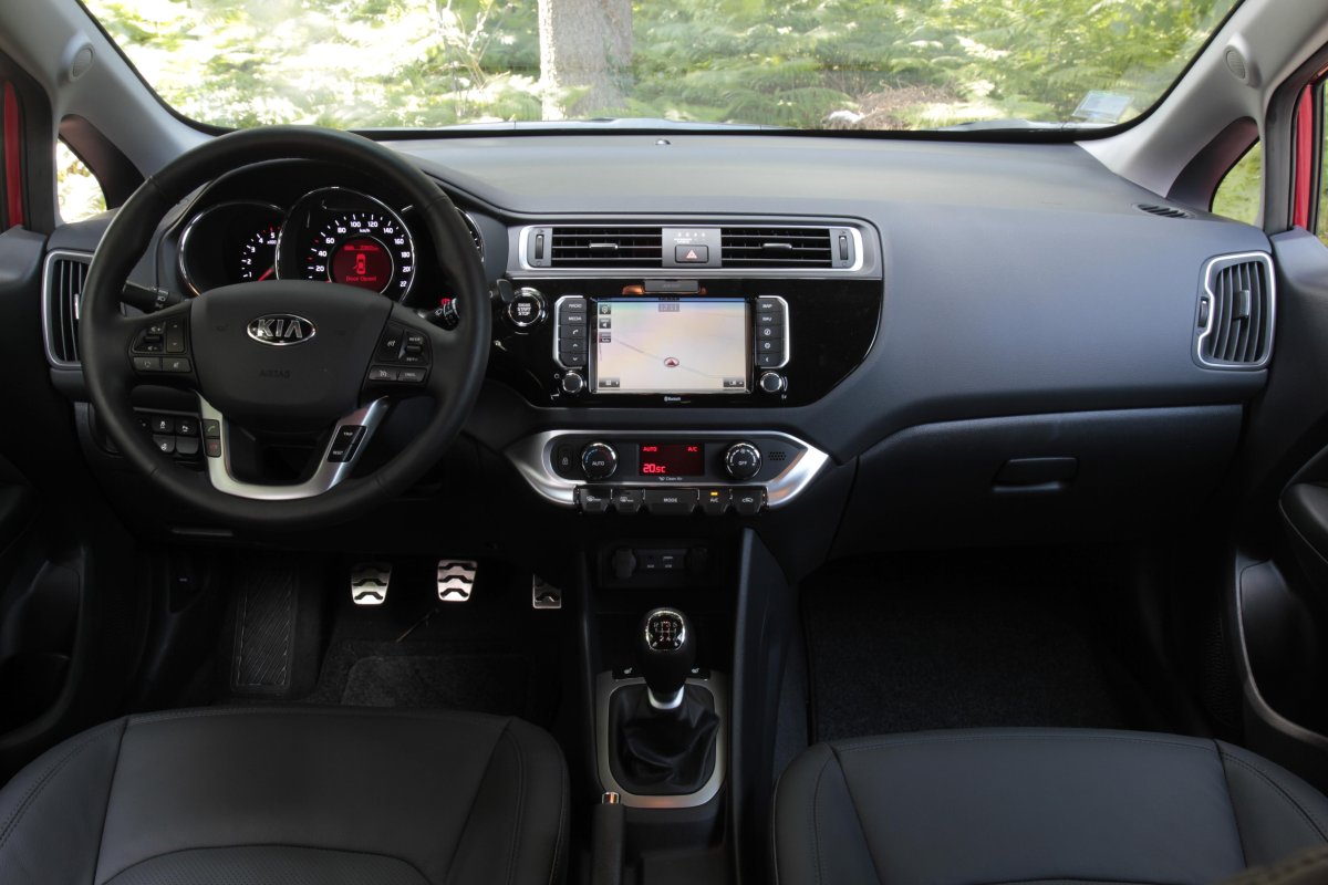 Kia Rio 2016 хэтчбек салон