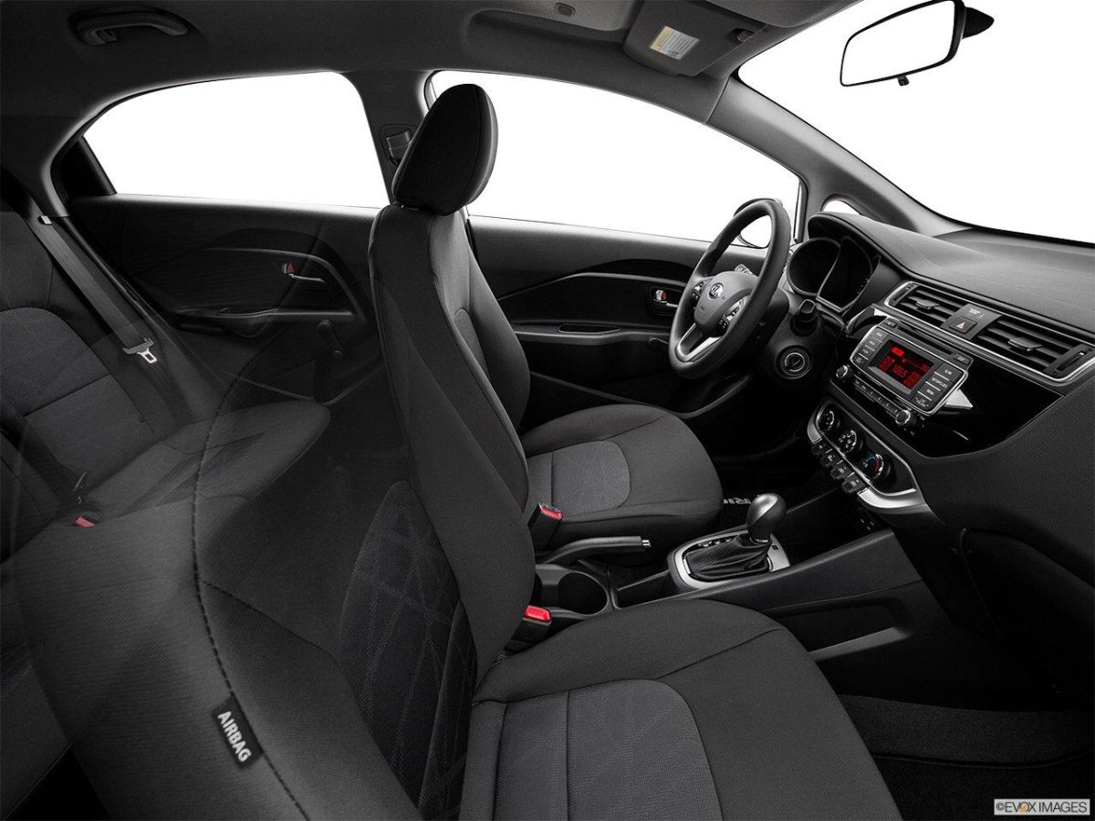 Kia Rio 2016 хэтчбек салон