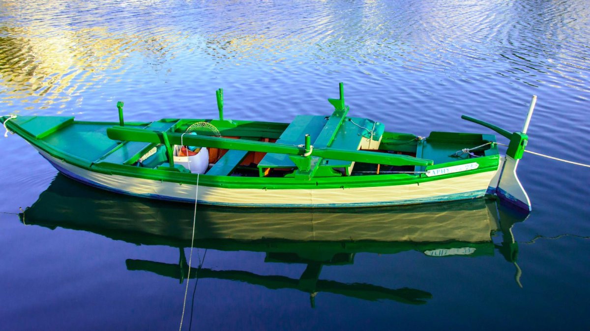Зеленая лодка
