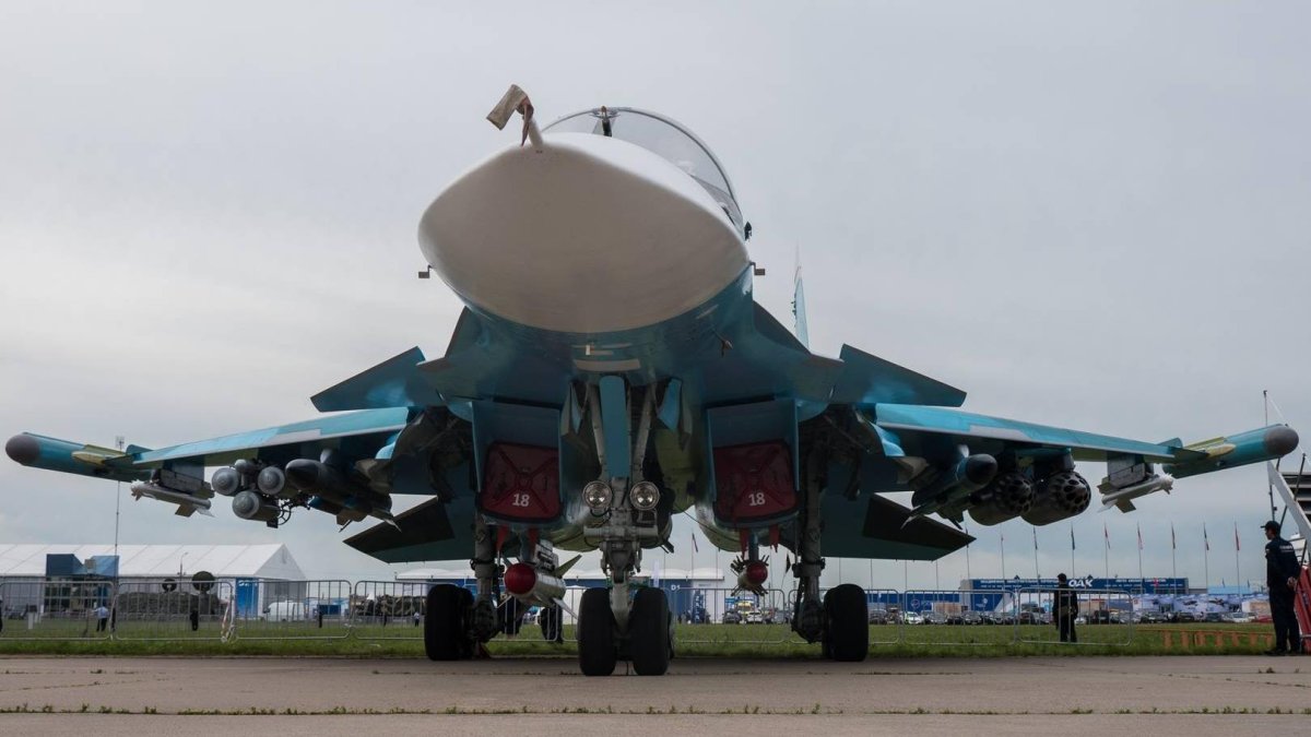 Су-32 самолет