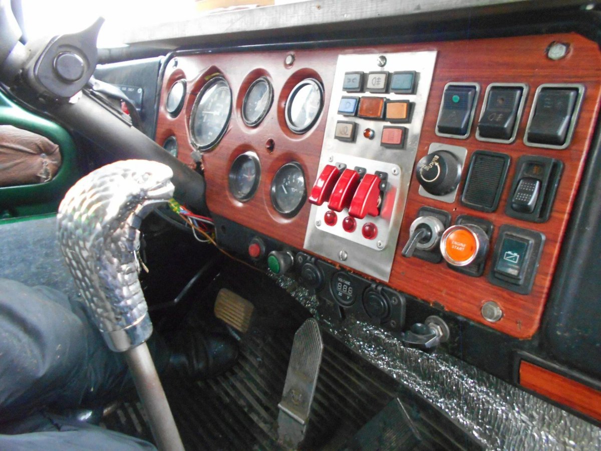 ЗИЛ 130 салон кабина