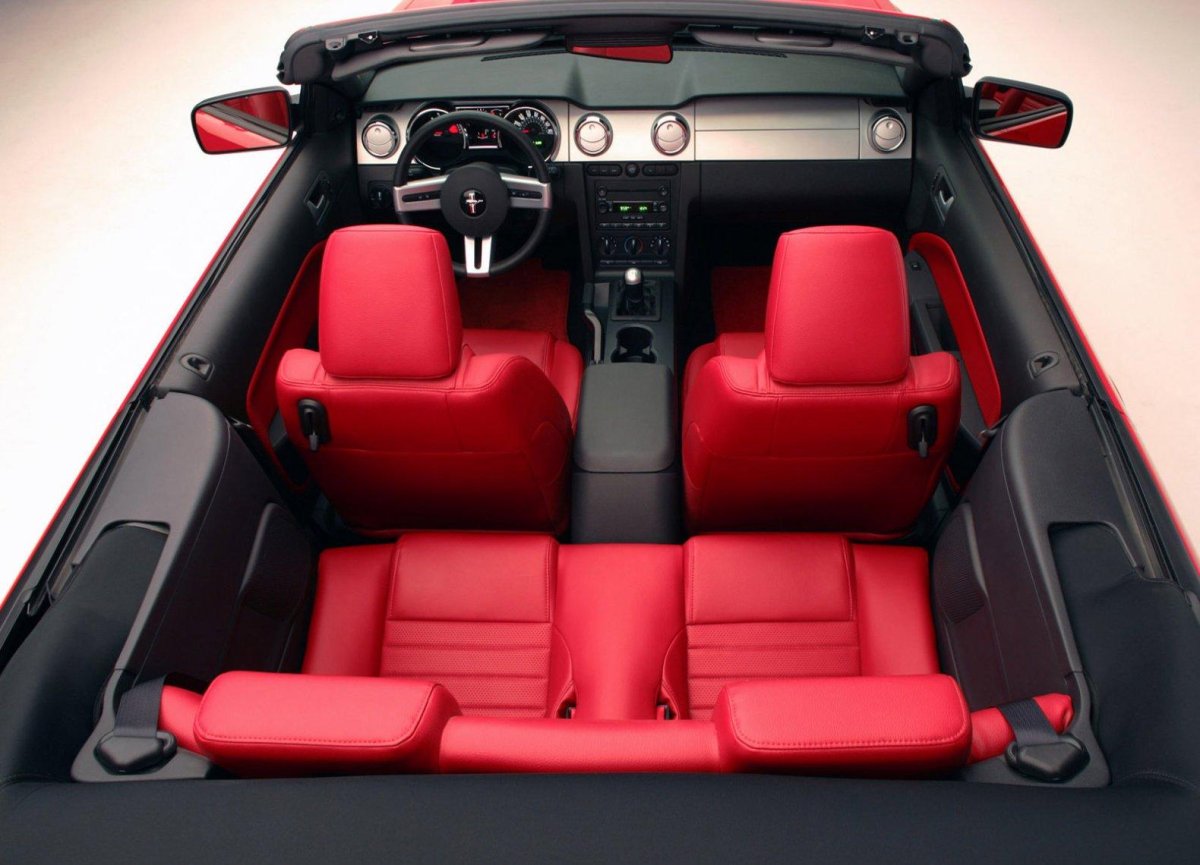 Форд Мустанг кабриолет салон