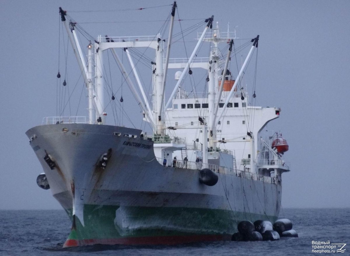 Камчатский пролив судно