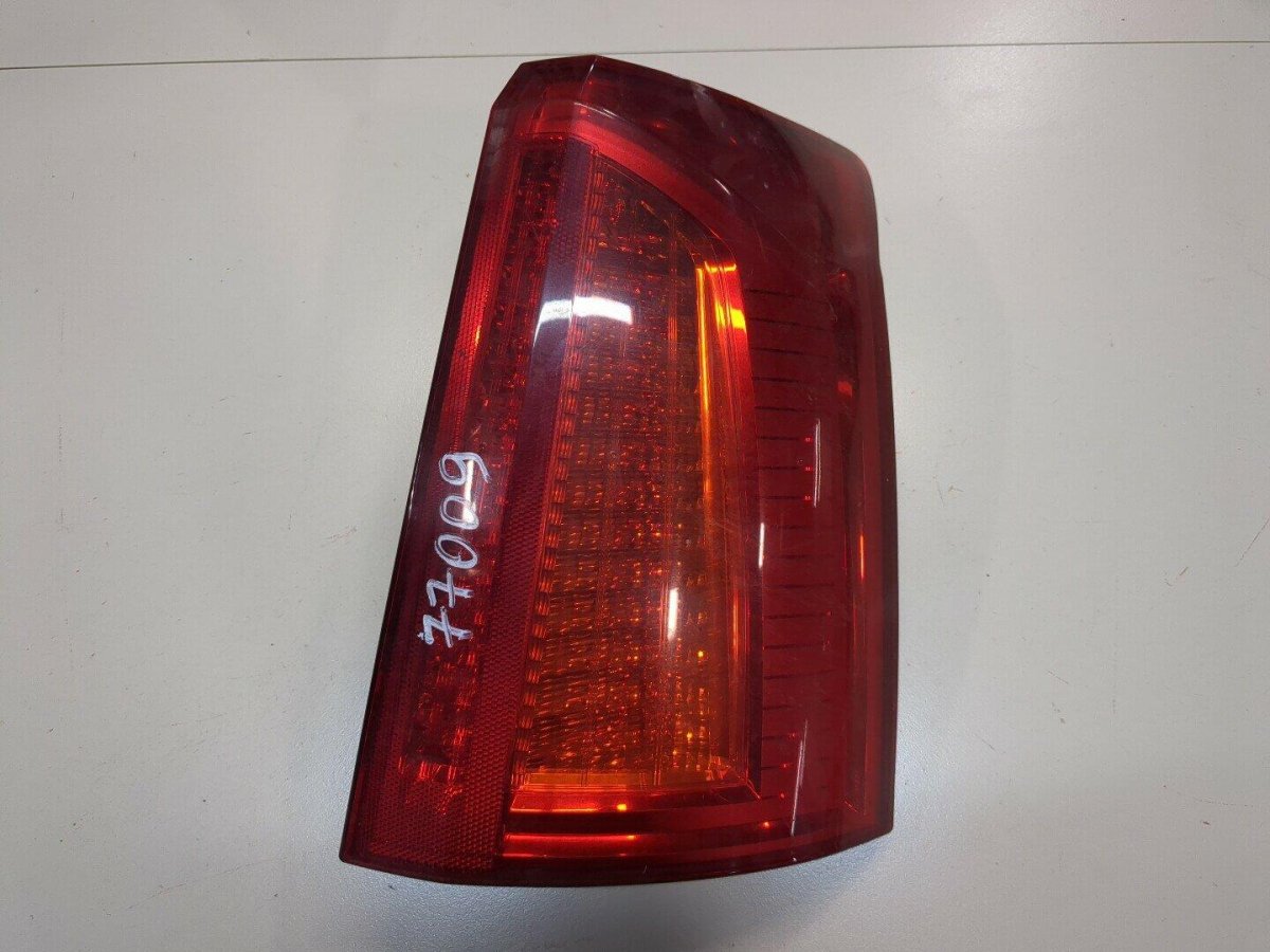 Фонарь левый задний Кадиллак БЛС