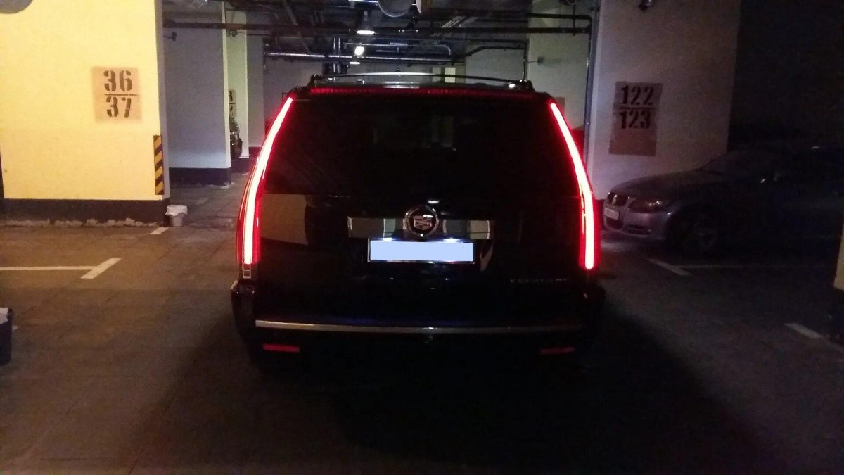 Фонарь задний Кадиллак Эскалейд 4