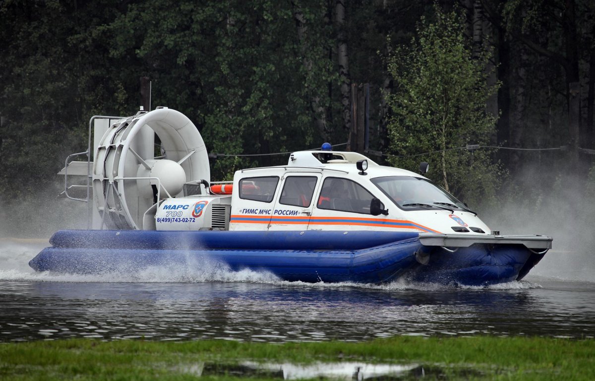 Амфибийный катер Марс 700