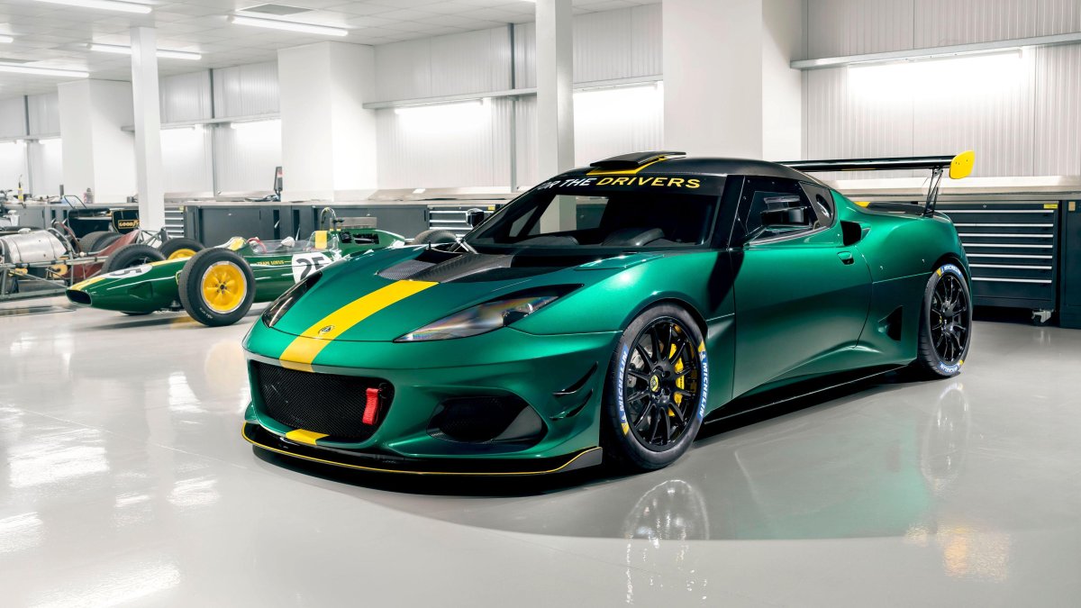Машина Lotus Evora
