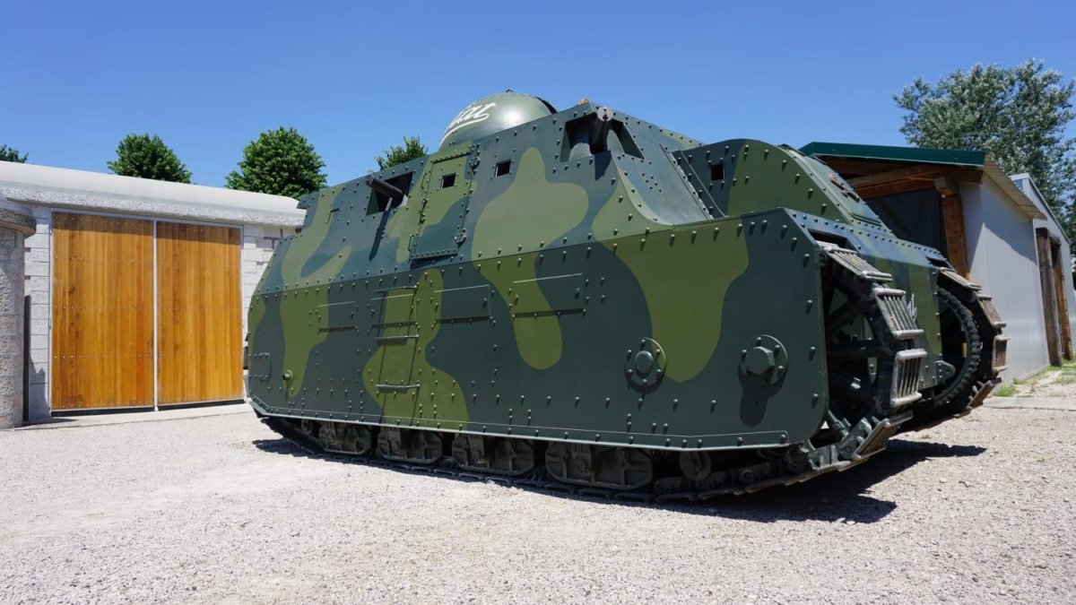 Фиат 2000 танк