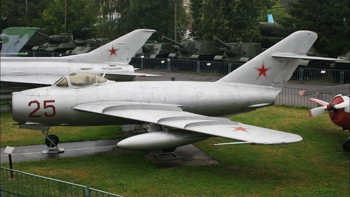 Миг-17 истребитель