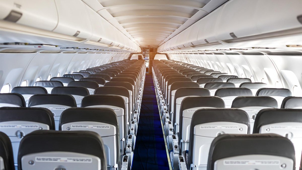 Салон пассажирского самолета эконом