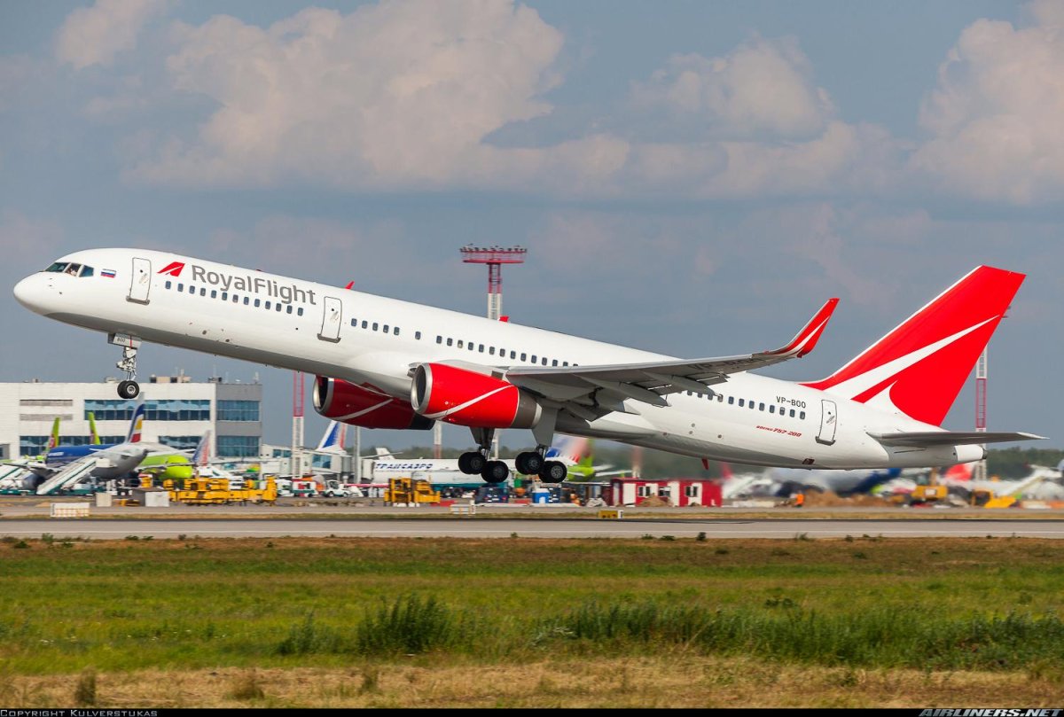 Роял Флайт 757