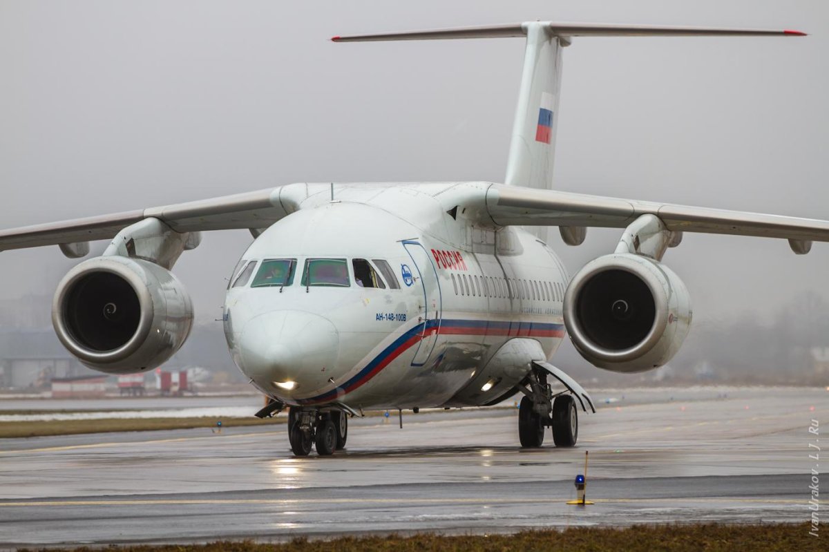 АН-148 пассажирский самолёт