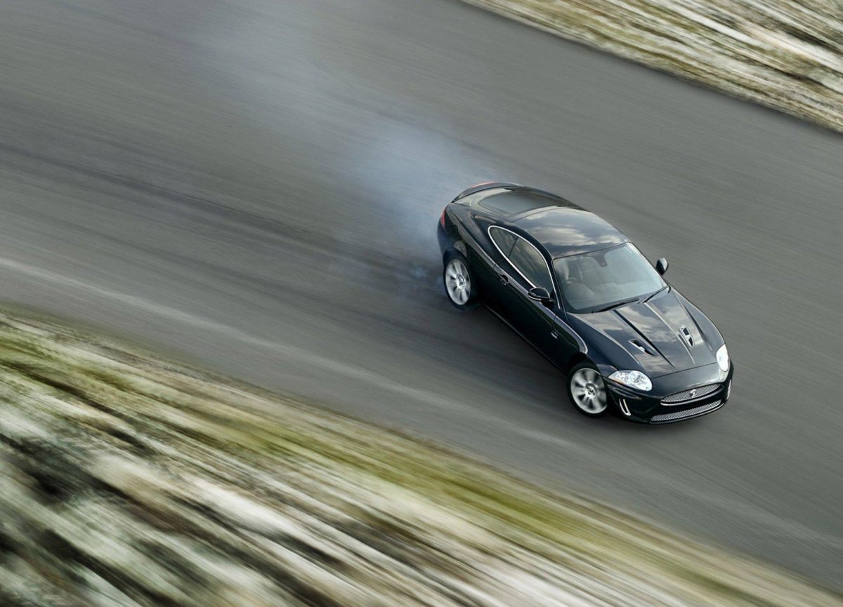 Машина в движении