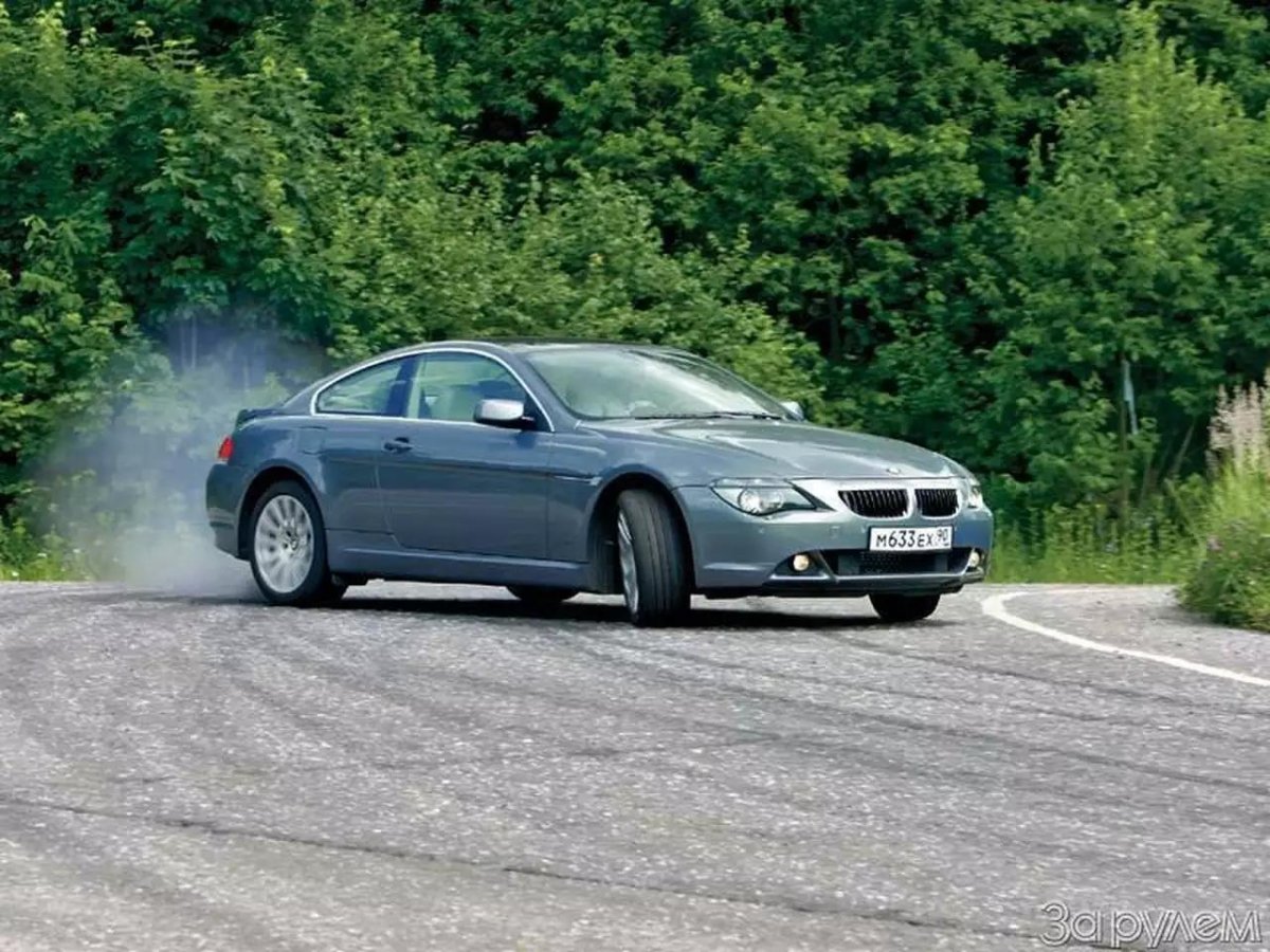 Автомобиль тормозит