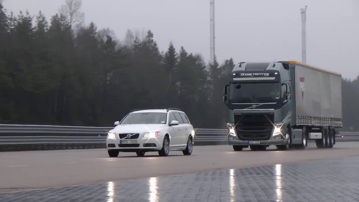 Экстренное торможение фуры