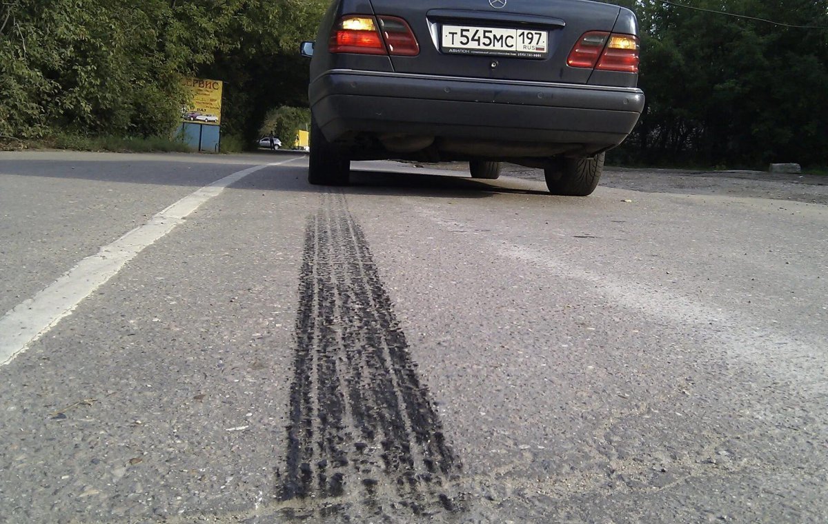 Тормозной след автомобиля